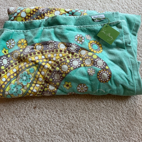 Vera Bradley lemon parfait tote, flip flops (large) and beach towel combo, NWT - Picture 6 of 13